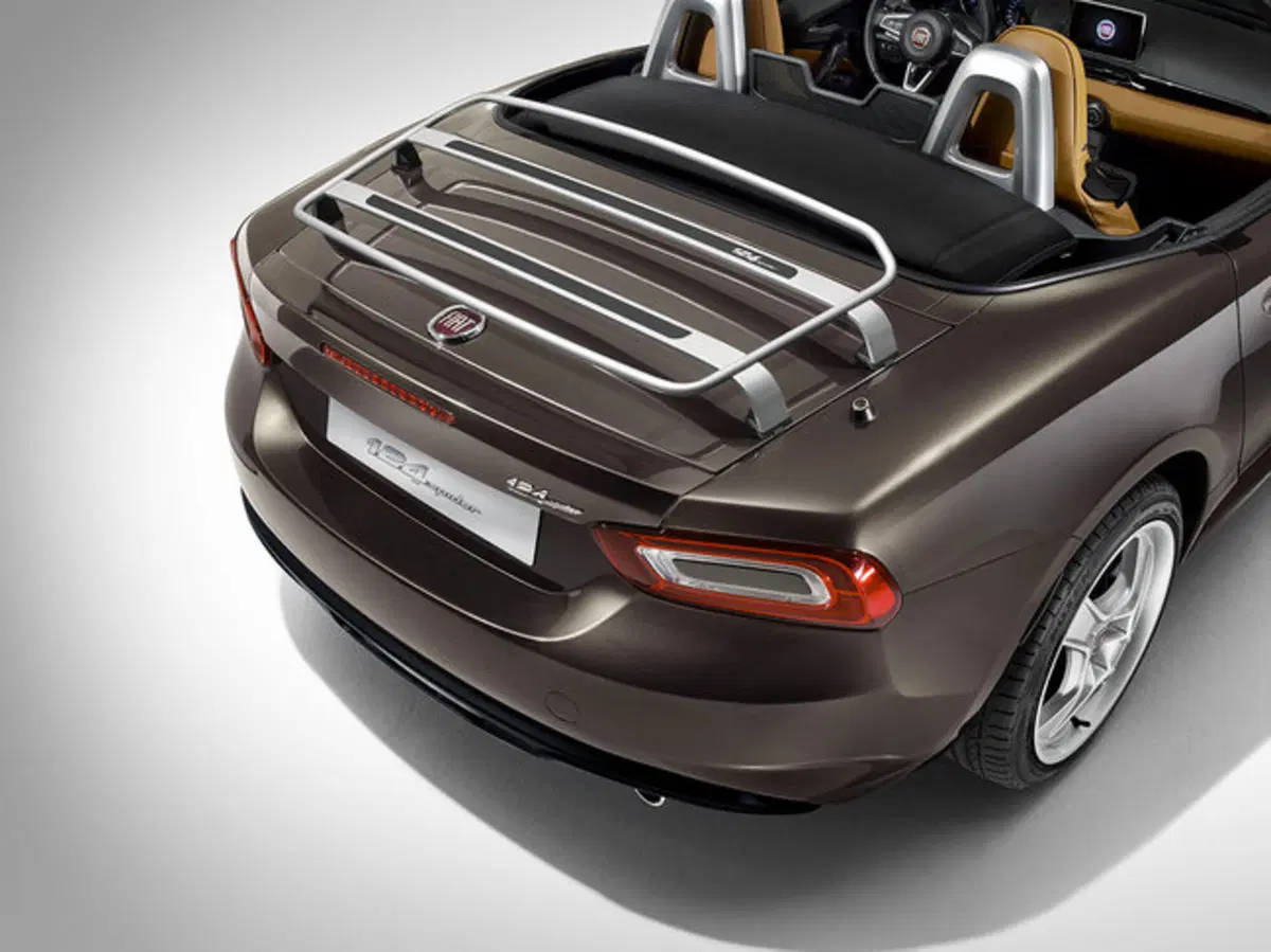 Fiat 124 Spider America: a Parigi arriva un omaggio al passato (5)
