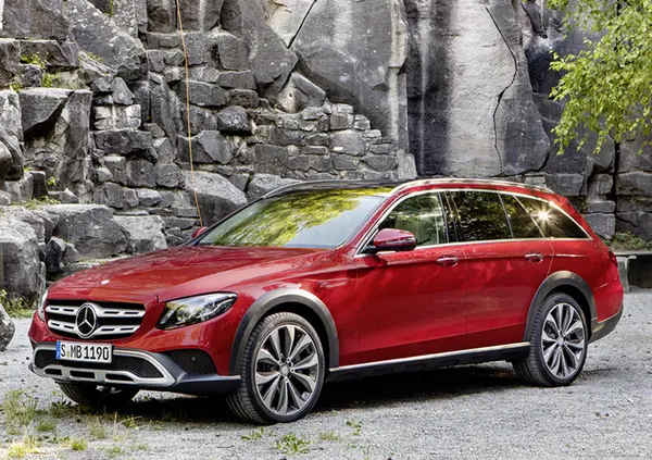 Nuova Mercedes Classe E All-Terrain: in arrivo a Parigi