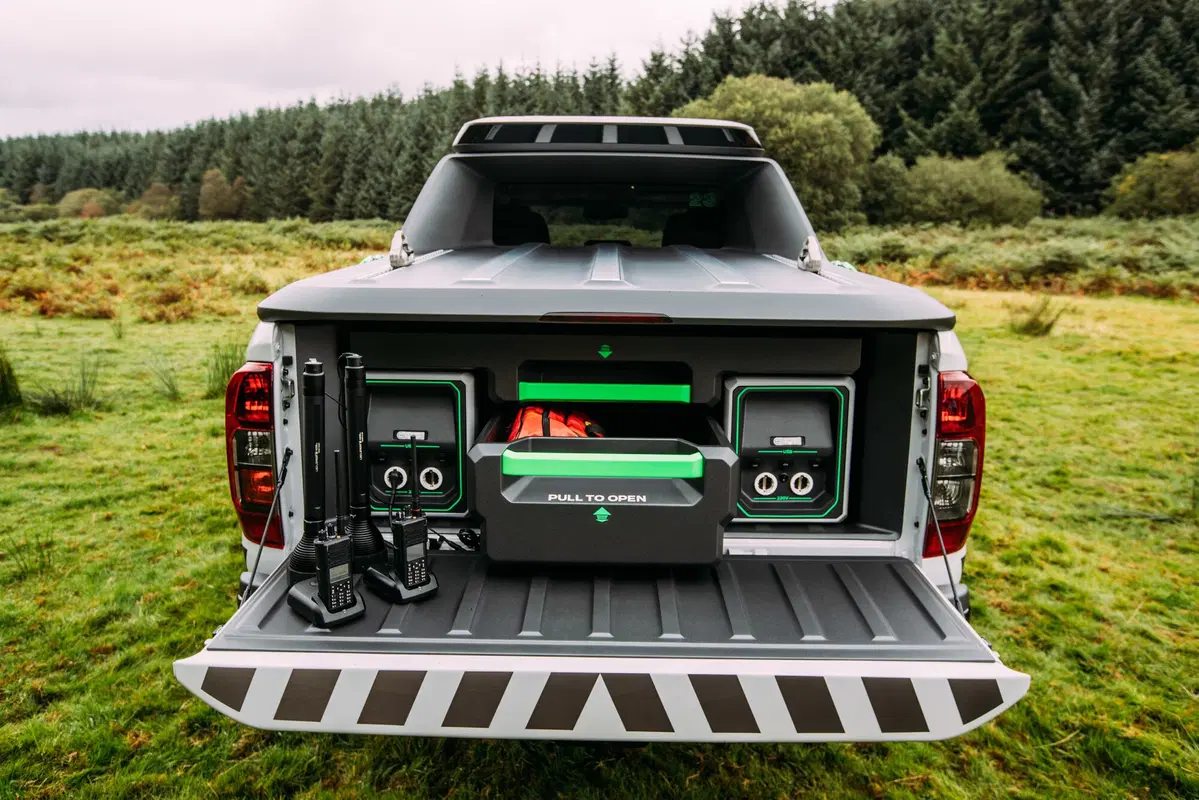 Nissan Navara EnGuard Concept, pick up 4WD da soccorso (10)