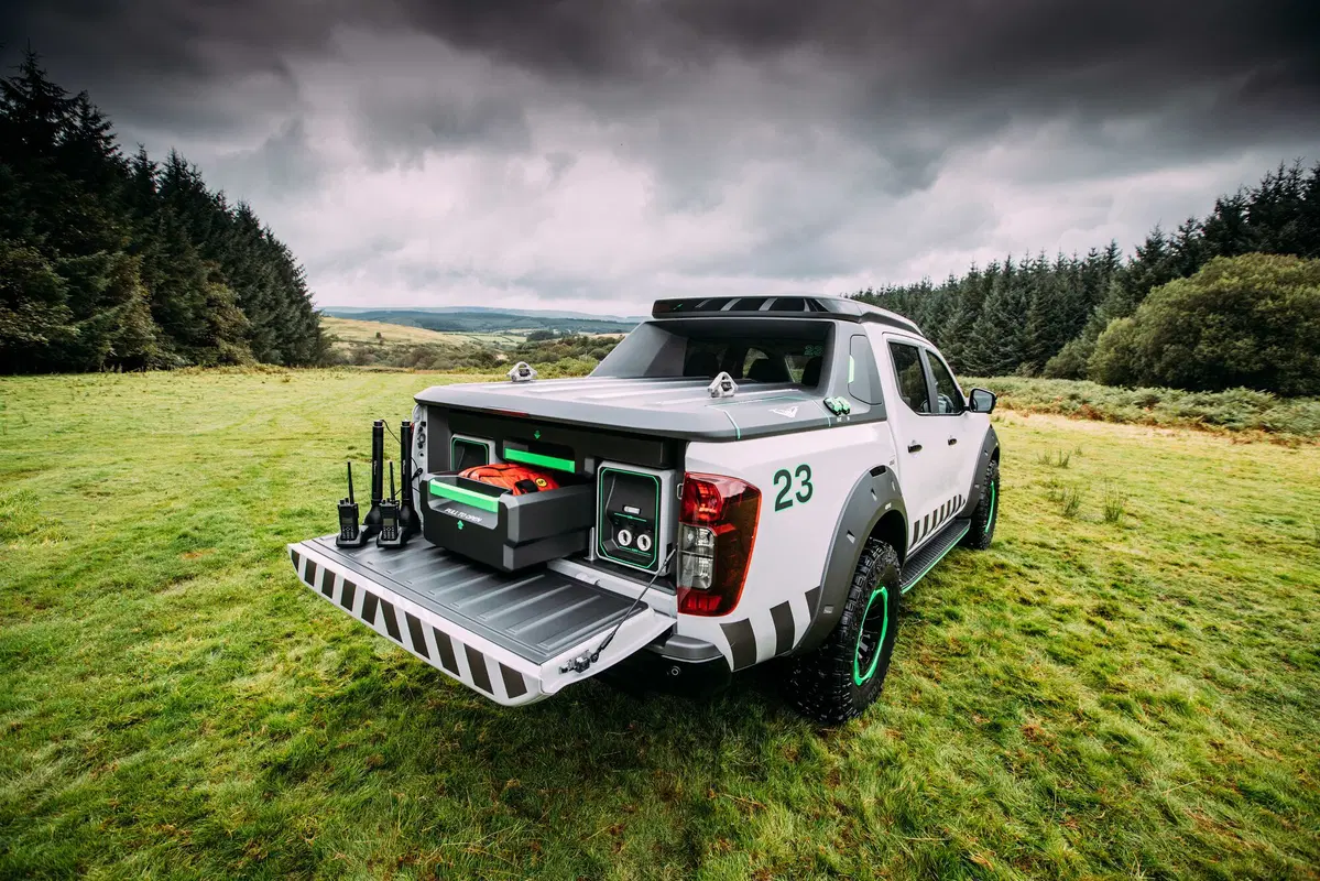 Nissan Navara EnGuard Concept, pick up 4WD da soccorso (15)