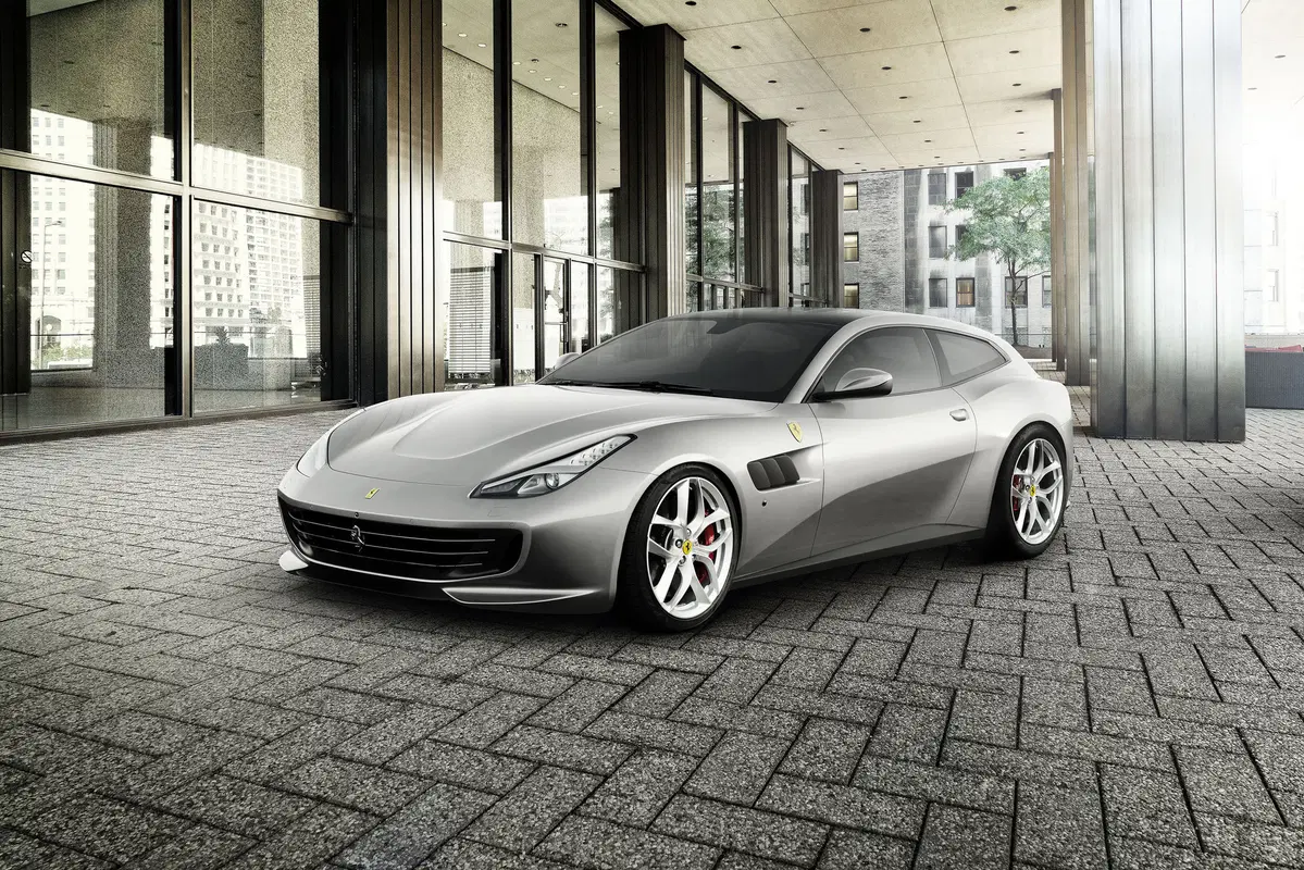 Ferrari GTC4Lusso T al Salone di Parigi 2016 (2)