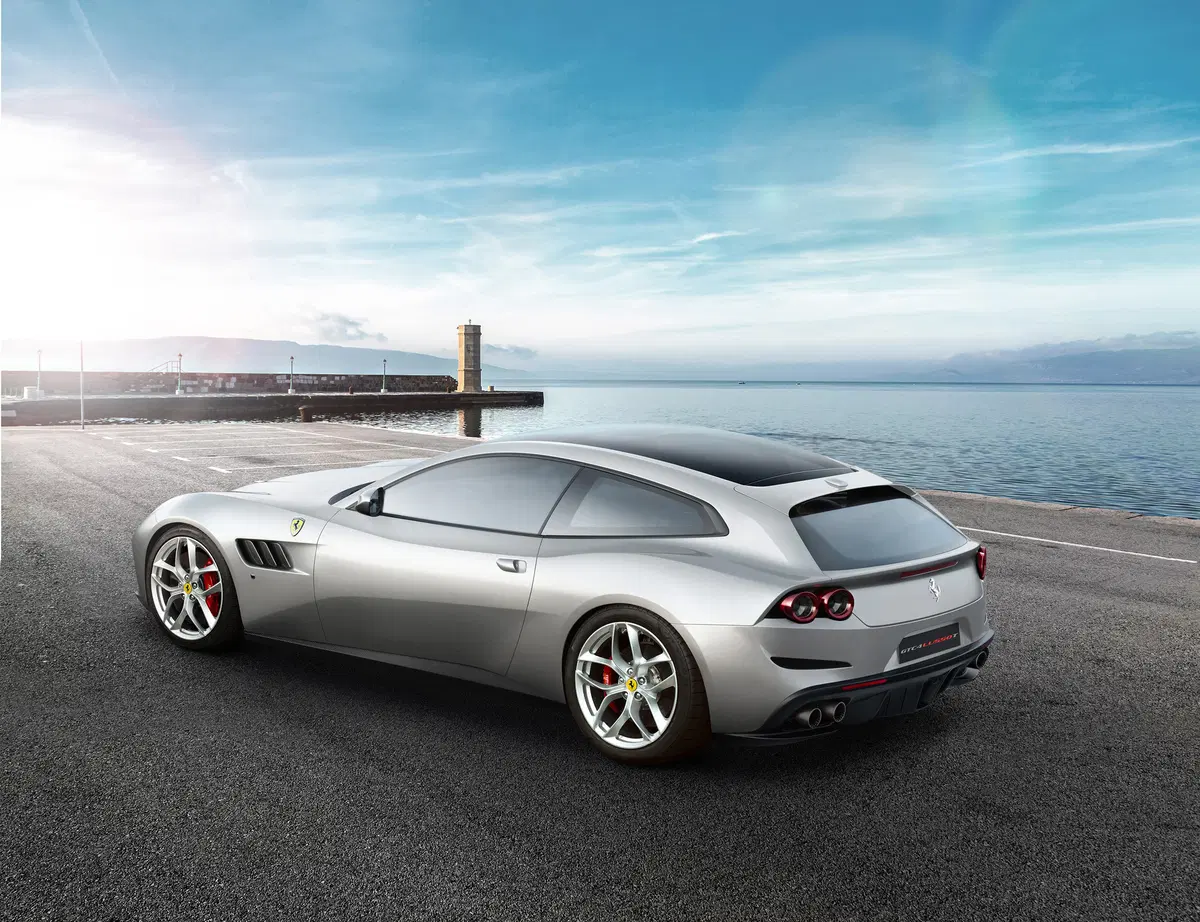 Ferrari GTC4Lusso T al Salone di Parigi 2016 (4)