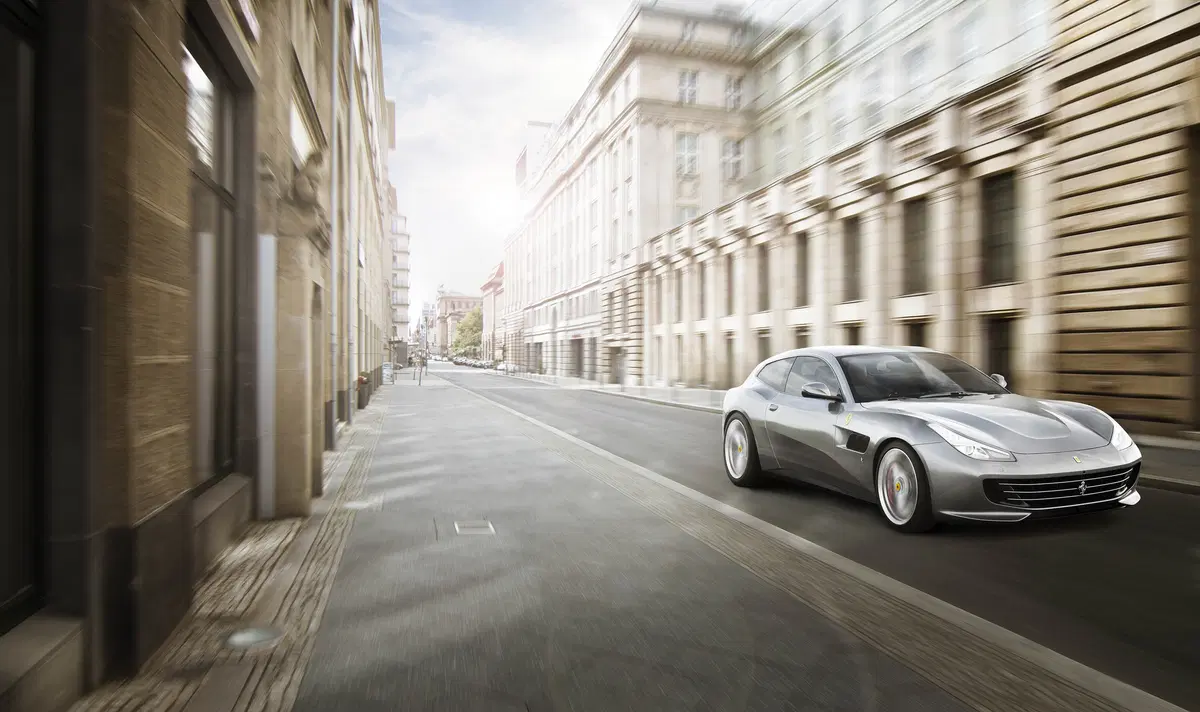 Ferrari GTC4Lusso T al Salone di Parigi 2016