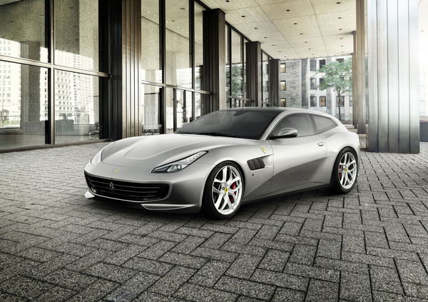 Ferrari GTC4Lusso T al Salone di Parigi 2016