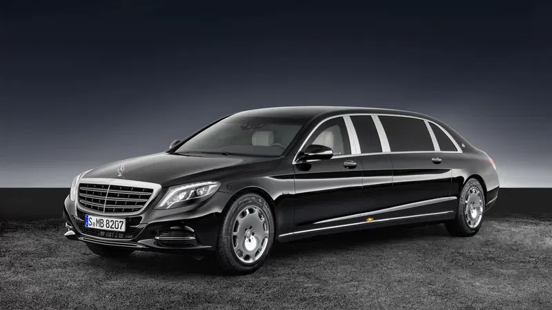 Mercedes-Maybach S600 Pullman Guard, l'ammiraglia arriva a Parigi