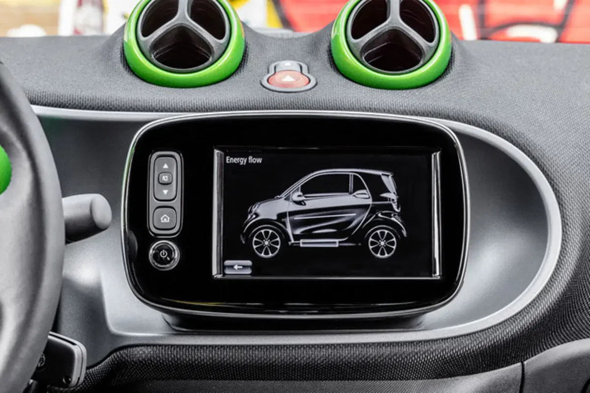 smart: a Parigi arriva l'intera gamma elettrica (2)