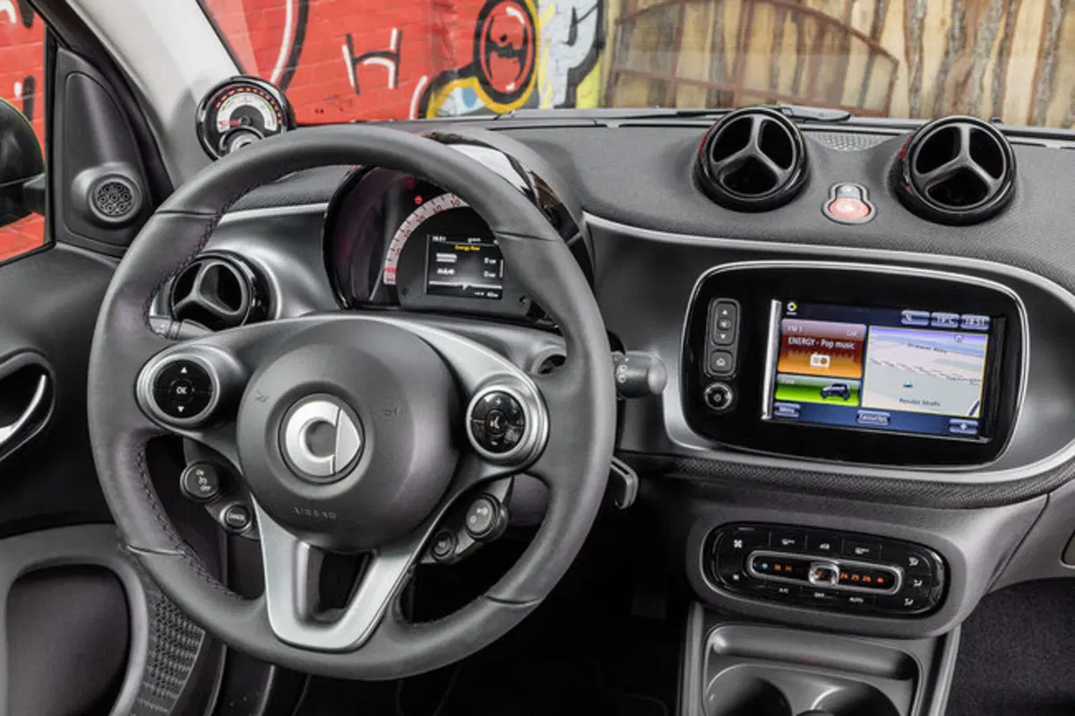smart: a Parigi arriva l'intera gamma elettrica (5)