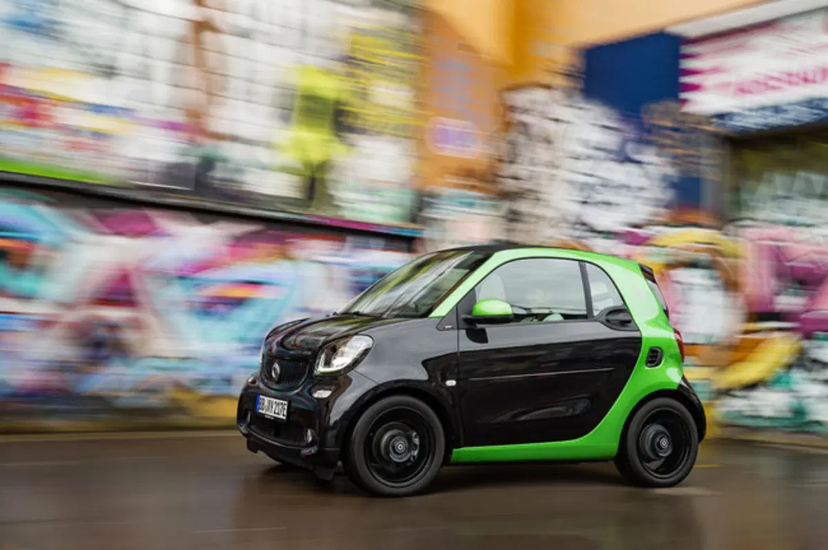 smart: a Parigi arriva l'intera gamma elettrica (11)