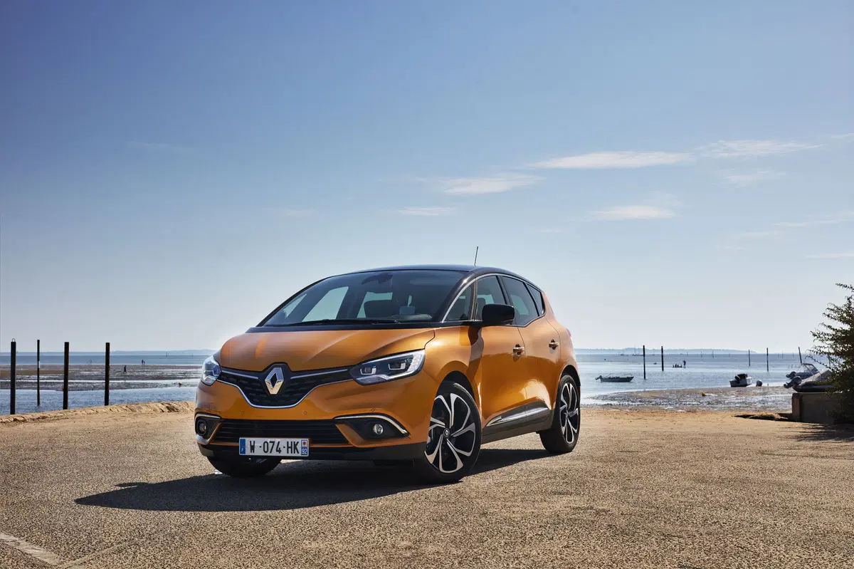 Nuova Renault Scenic (Hybrid Assist) 2017 [Video primo test]