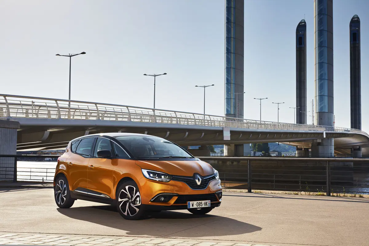 Nuova Renault Scenic (Hybrid Assist) 2017 [Video primo test] (2)