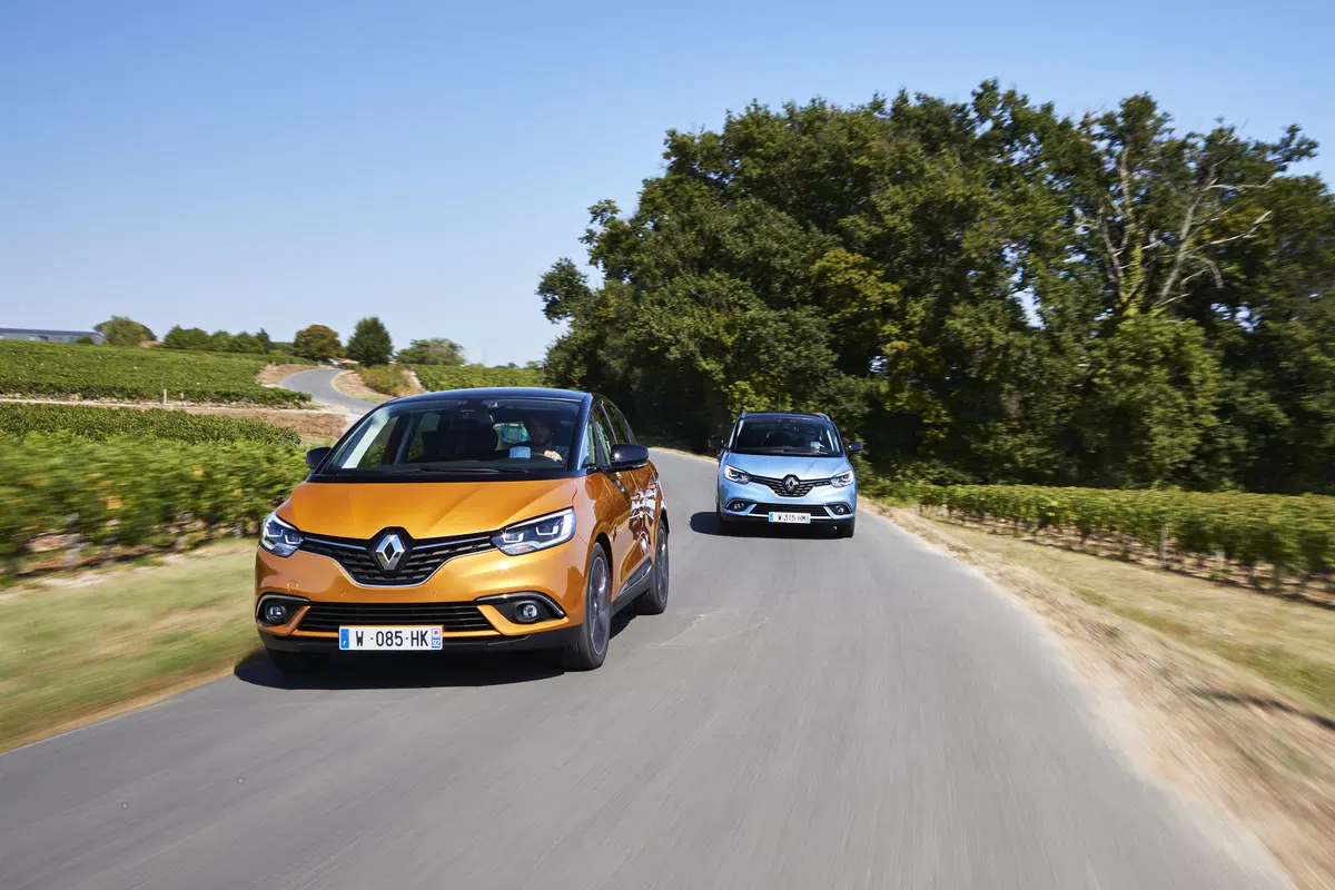 Nuova Renault Scenic (Hybrid Assist) 2017 [Video primo test] (9)