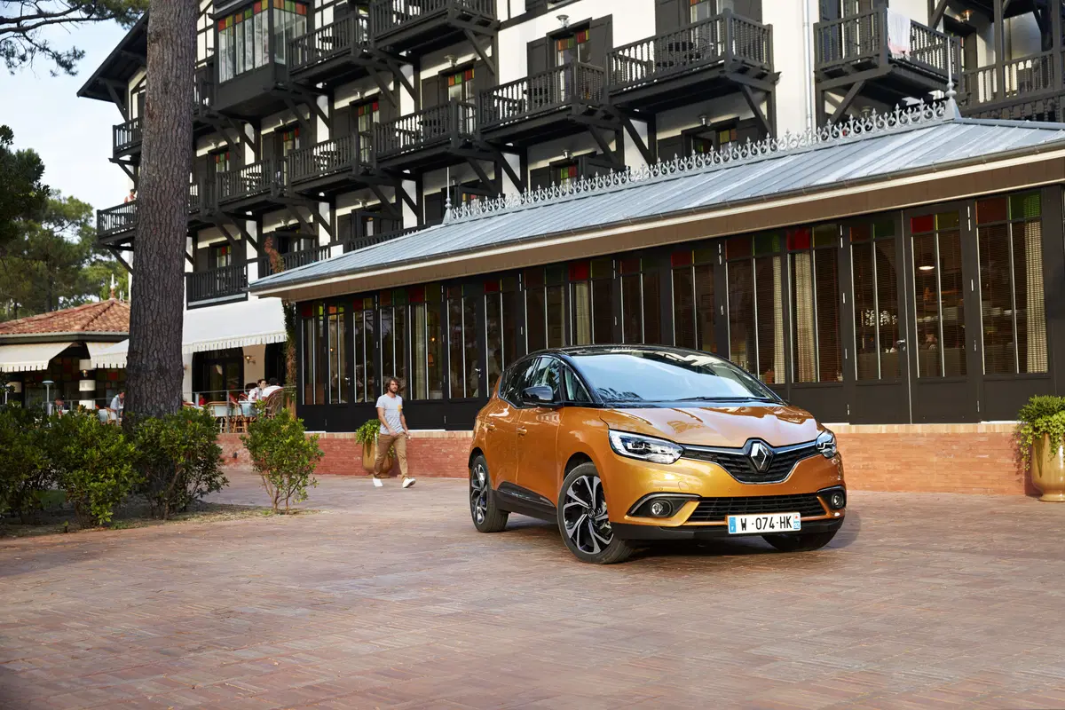 Nuova Renault Scenic (Hybrid Assist) 2017 [Video primo test] (10)