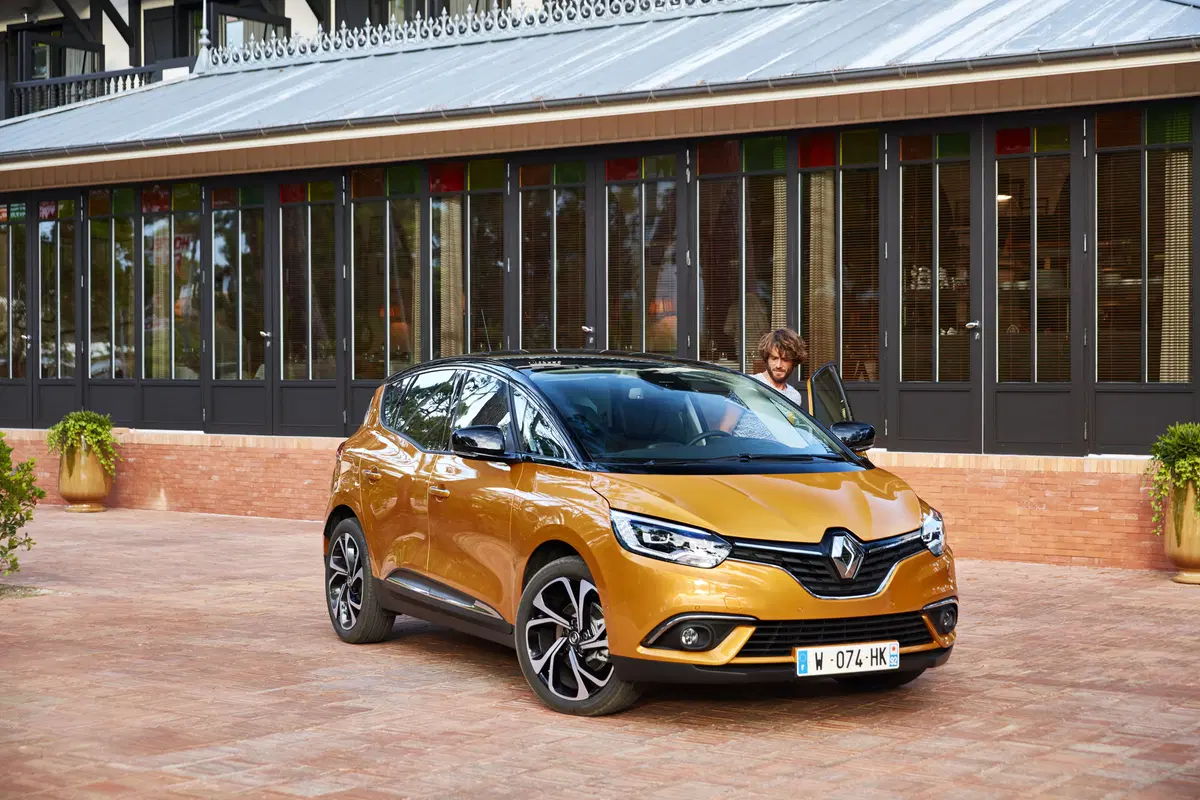 Nuova Renault Scenic (Hybrid Assist) 2017 [Video primo test] (11)
