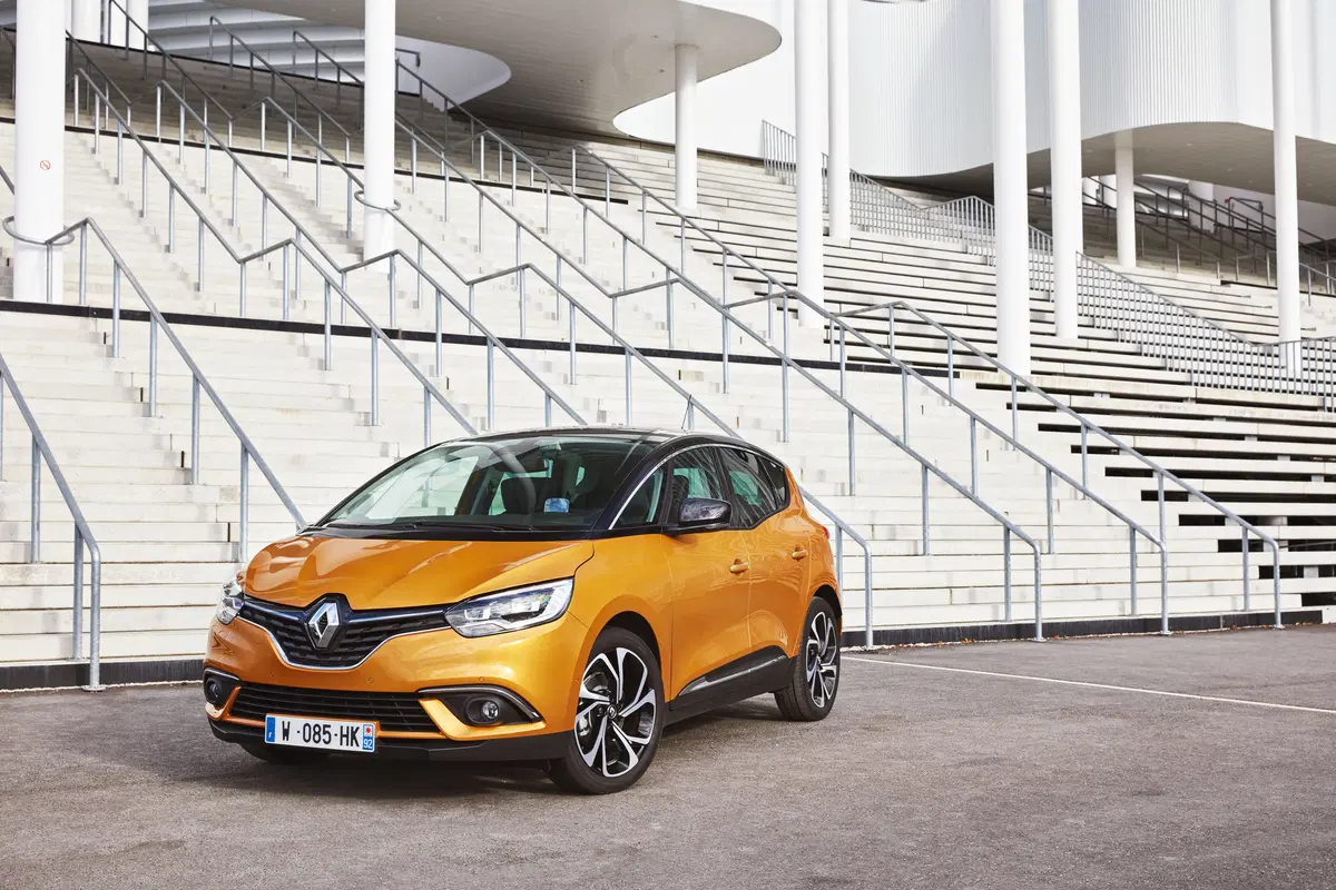 Nuova Renault Scenic (Hybrid Assist) 2017 [Video primo test] (12)