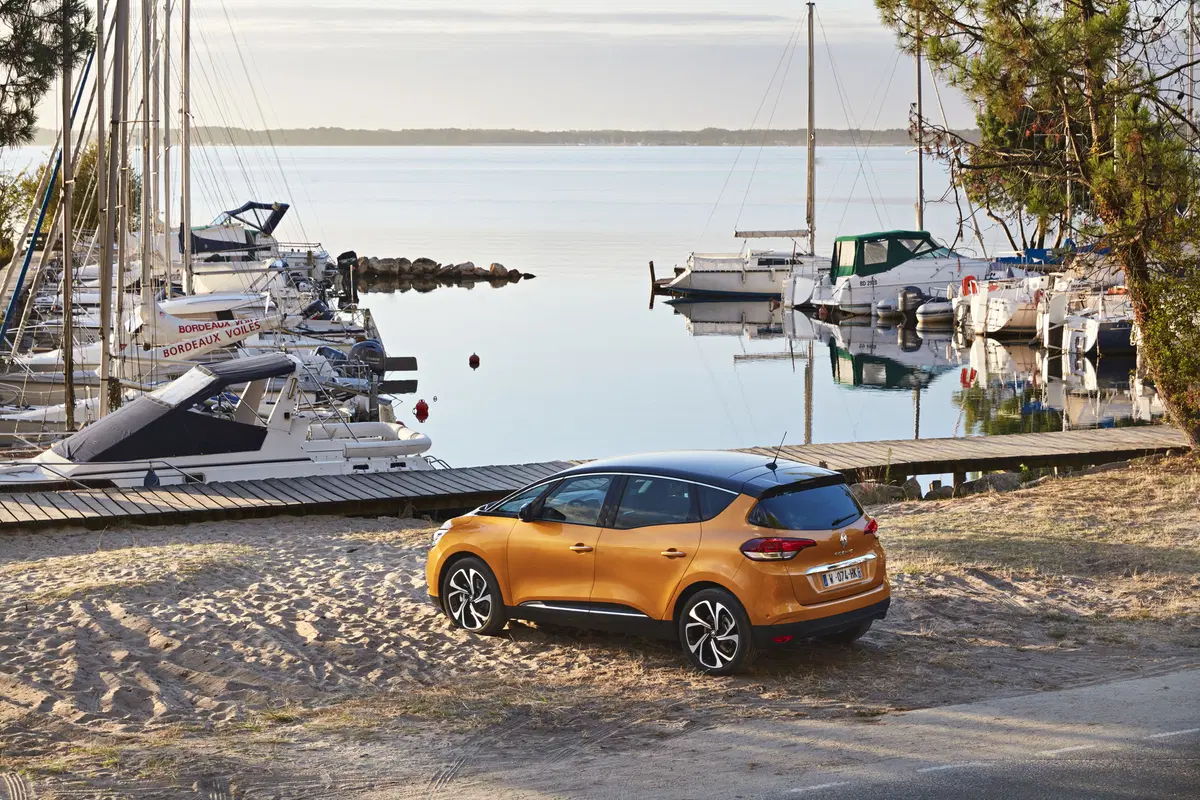 Nuova Renault Scenic (Hybrid Assist) 2017 [Video primo test] (20)