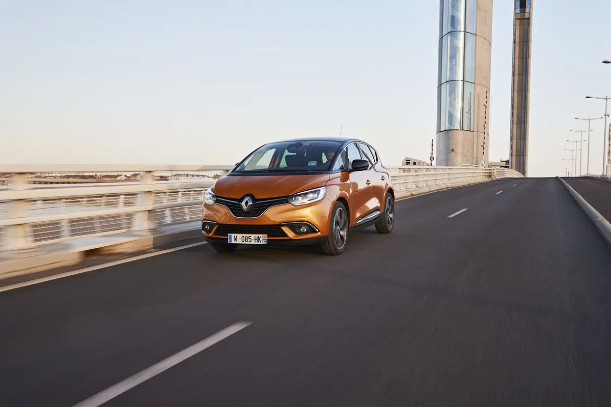 Nuova Renault Scenic (Hybrid Assist) 2017 [Video primo test] (14)