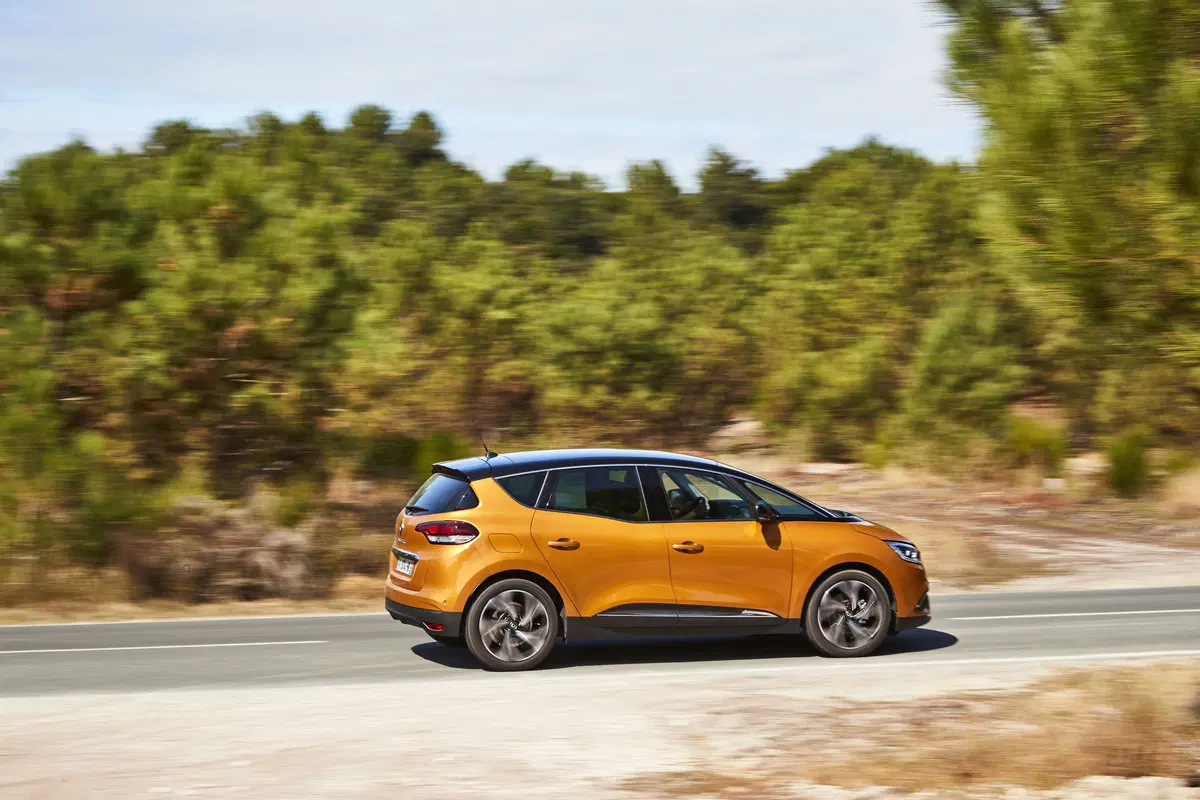 Nuova Renault Scenic (Hybrid Assist) 2017 [Video primo test] (16)