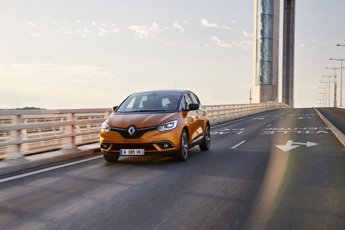 Nuova Renault Scenic (Hybrid Assist) 2017 [Video primo test] (21)