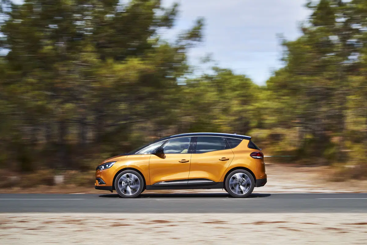 Nuova Renault Scenic (Hybrid Assist) 2017 [Video primo test] (13)