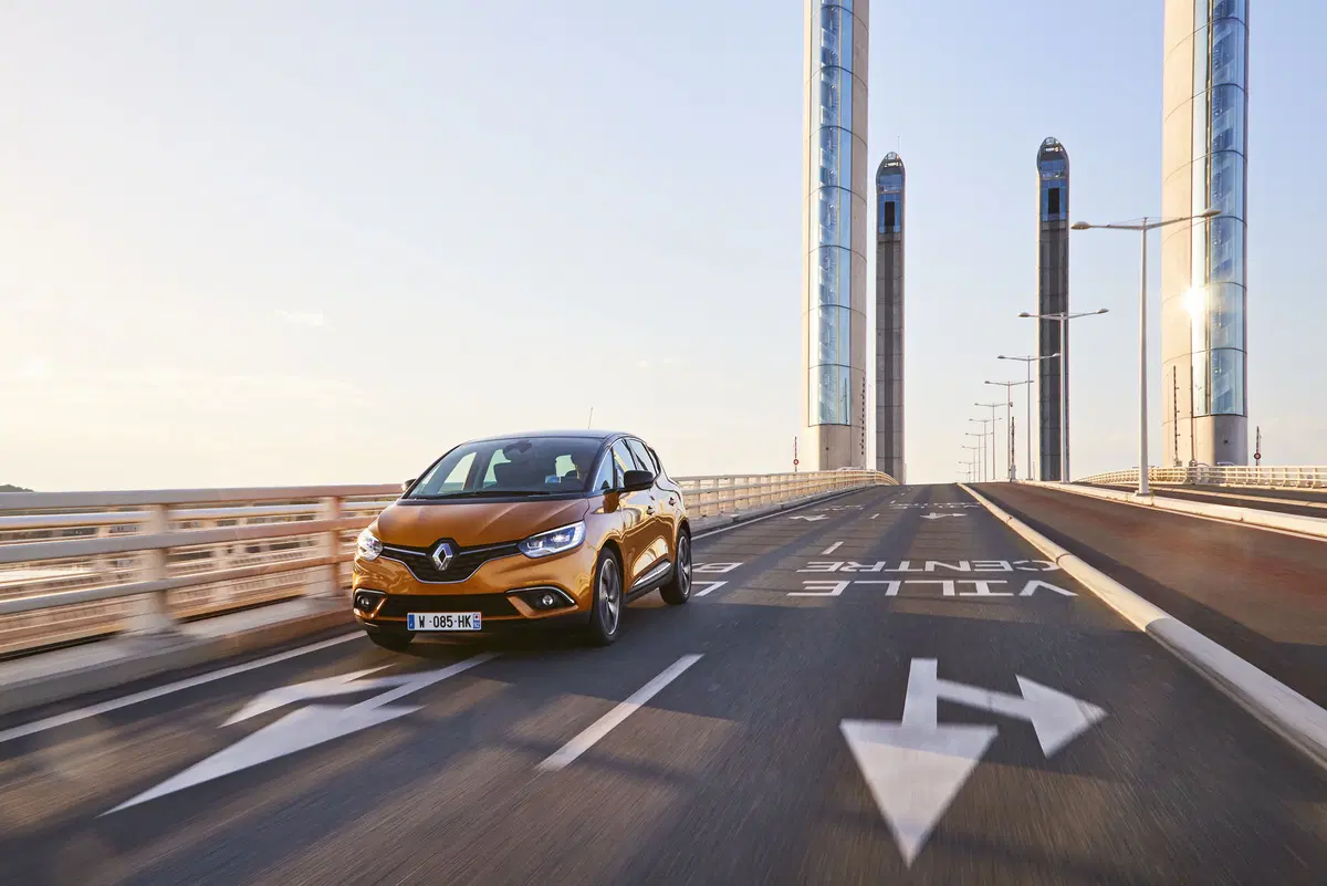 Nuova Renault Scenic (Hybrid Assist) 2017 [Video primo test] (17)