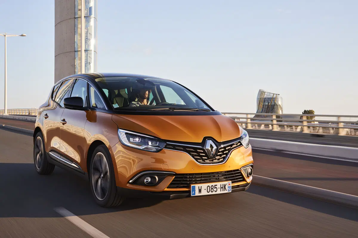 Nuova Renault Scenic (Hybrid Assist) 2017 [Video primo test] (19)