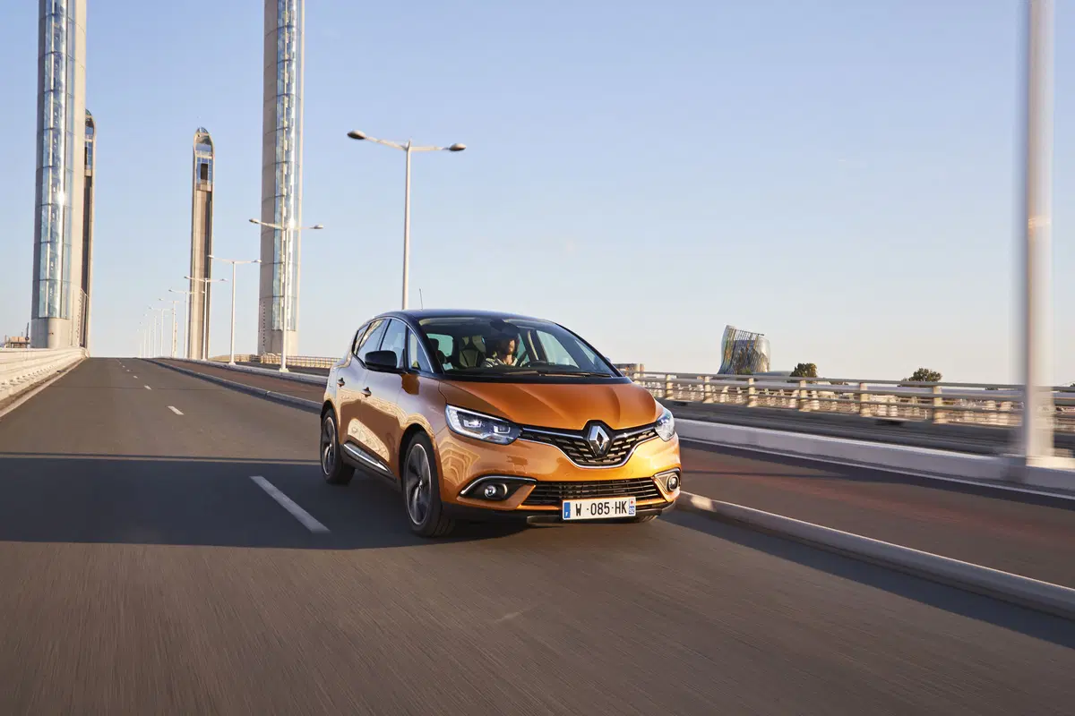 Nuova Renault Scenic (Hybrid Assist) 2017 [Video primo test] (18)