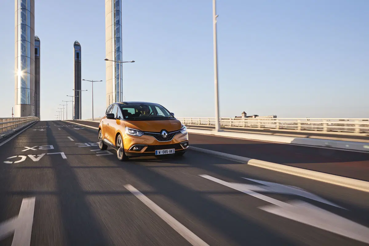 Nuova Renault Scenic (Hybrid Assist) 2017 [Video primo test] (26)