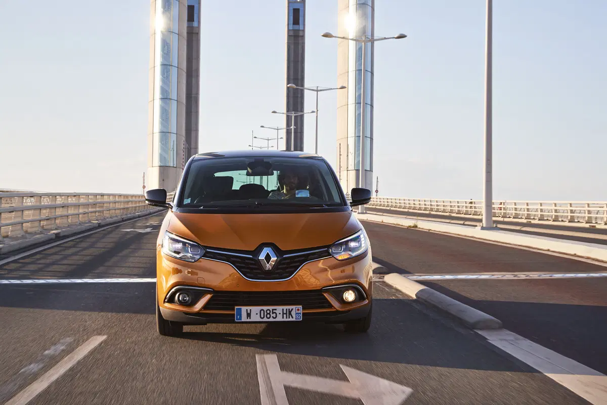 Nuova Renault Scenic (Hybrid Assist) 2017 [Video primo test] (27)