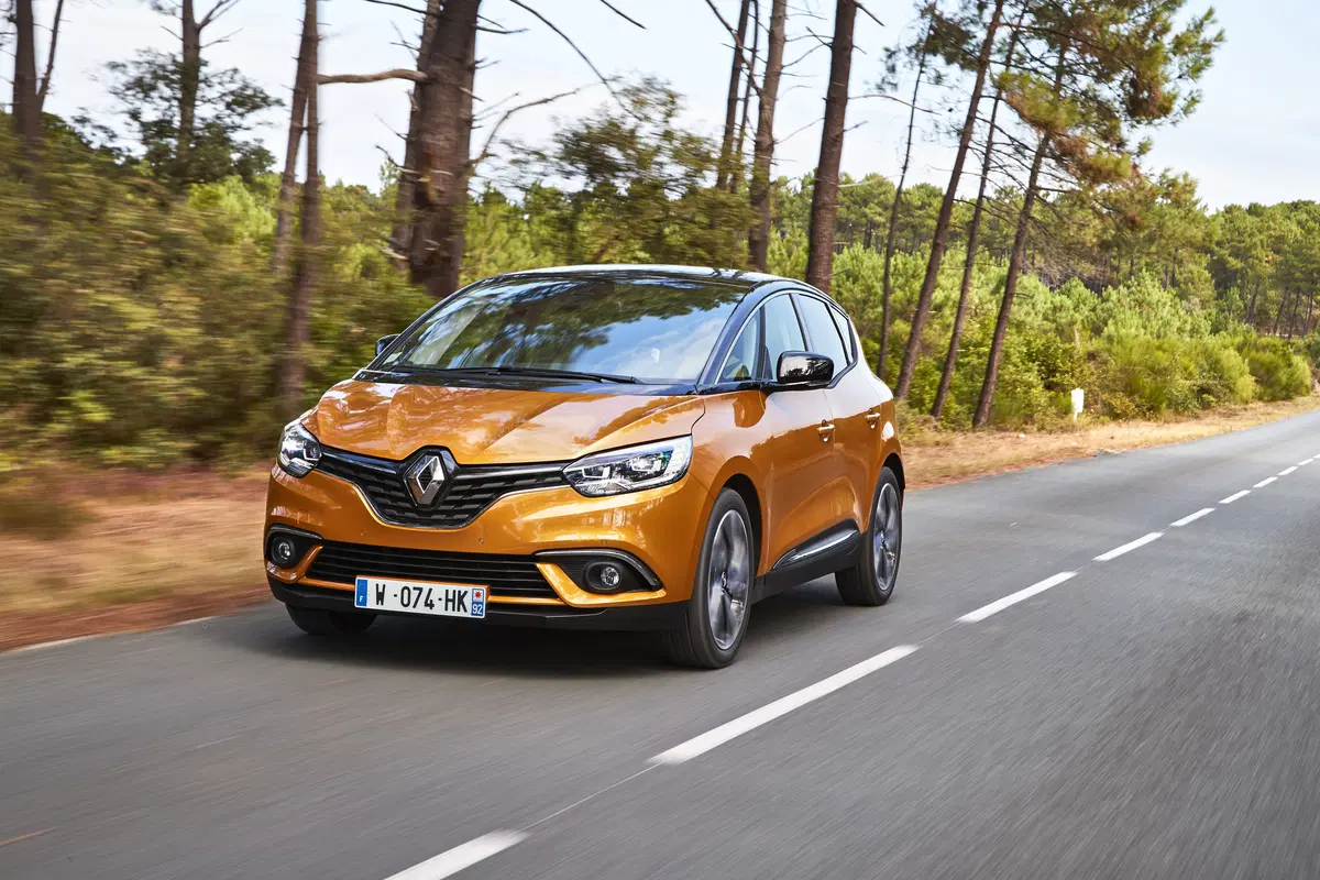 Nuova Renault Scenic (Hybrid Assist) 2017 [Video primo test] (24)