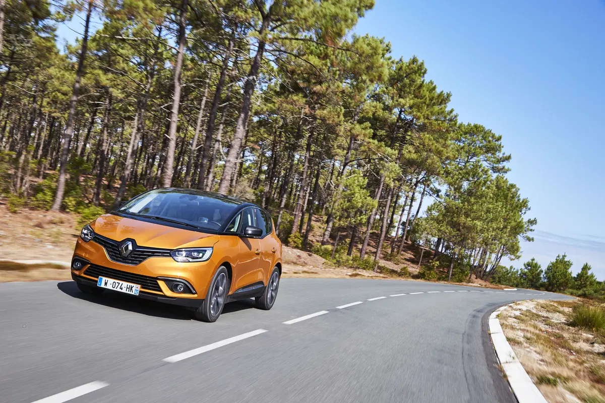 Nuova Renault Scenic (Hybrid Assist) 2017 [Video primo test] (25)