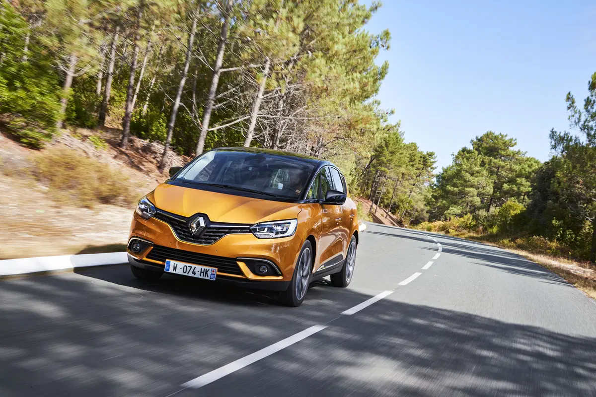 Nuova Renault Scenic (Hybrid Assist) 2017 [Video primo test] (29)