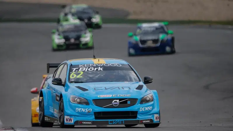 WTCC 2016, Cina, Opening Race: vince Bjork