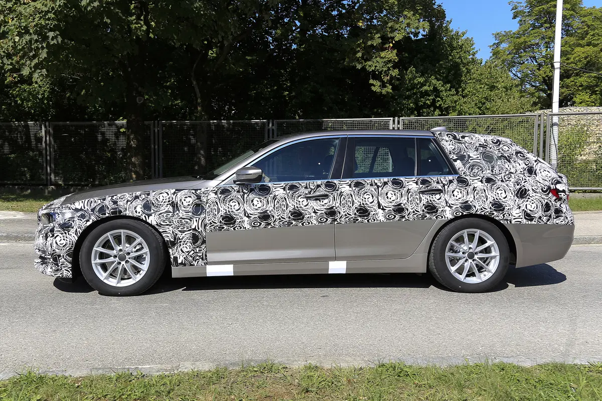 Nuova BMW Serie 5: spiate le versioni ibrida e Touring (11)