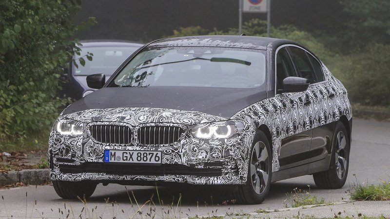 Nuova BMW Serie 5: spiate le versioni ibrida e Touring