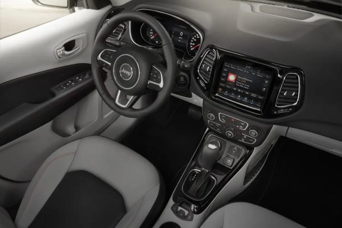Nuova Jeep Compass: le prime immagini ufficiali (2)