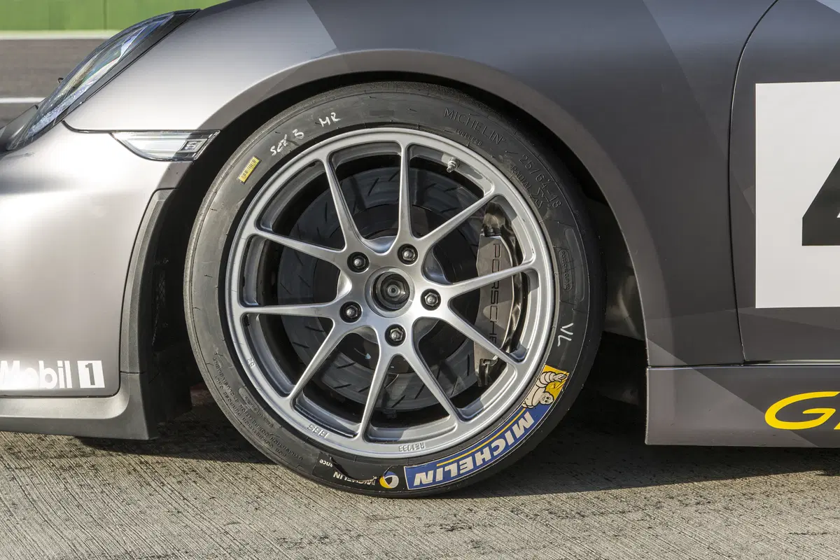 Porsche Cayman GT4 Clubsport [Video prova in pista] (12)