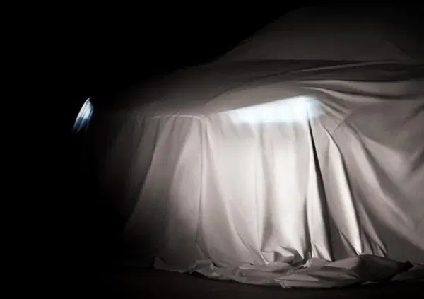 BMW X2, ecco i teaser prima del debutto a Parigi