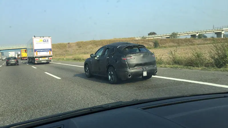 Alfa Romeo Stelvio: l'abbiamo spiato in autostrada!