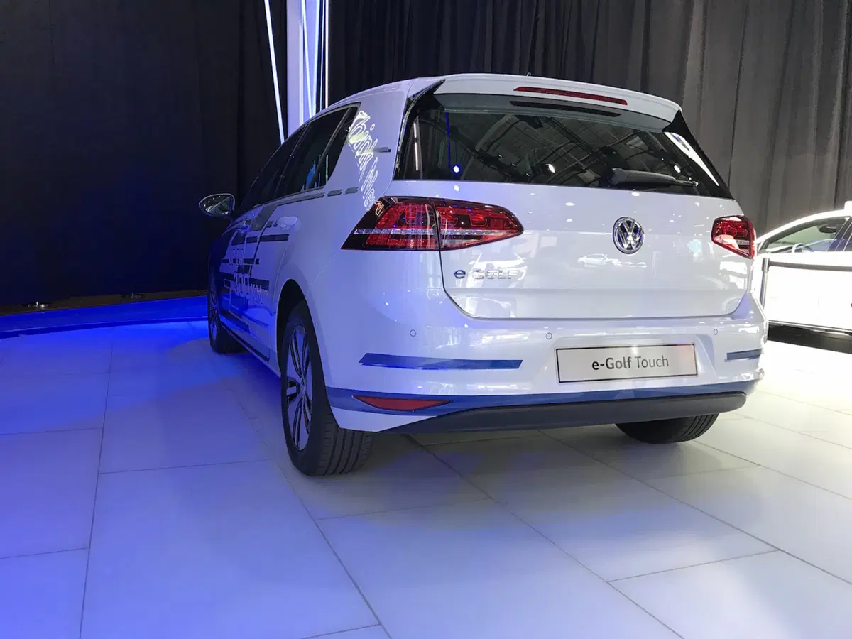 Salone di Parigi 2016, ecco la concept elettrica di Volkswagen (8)