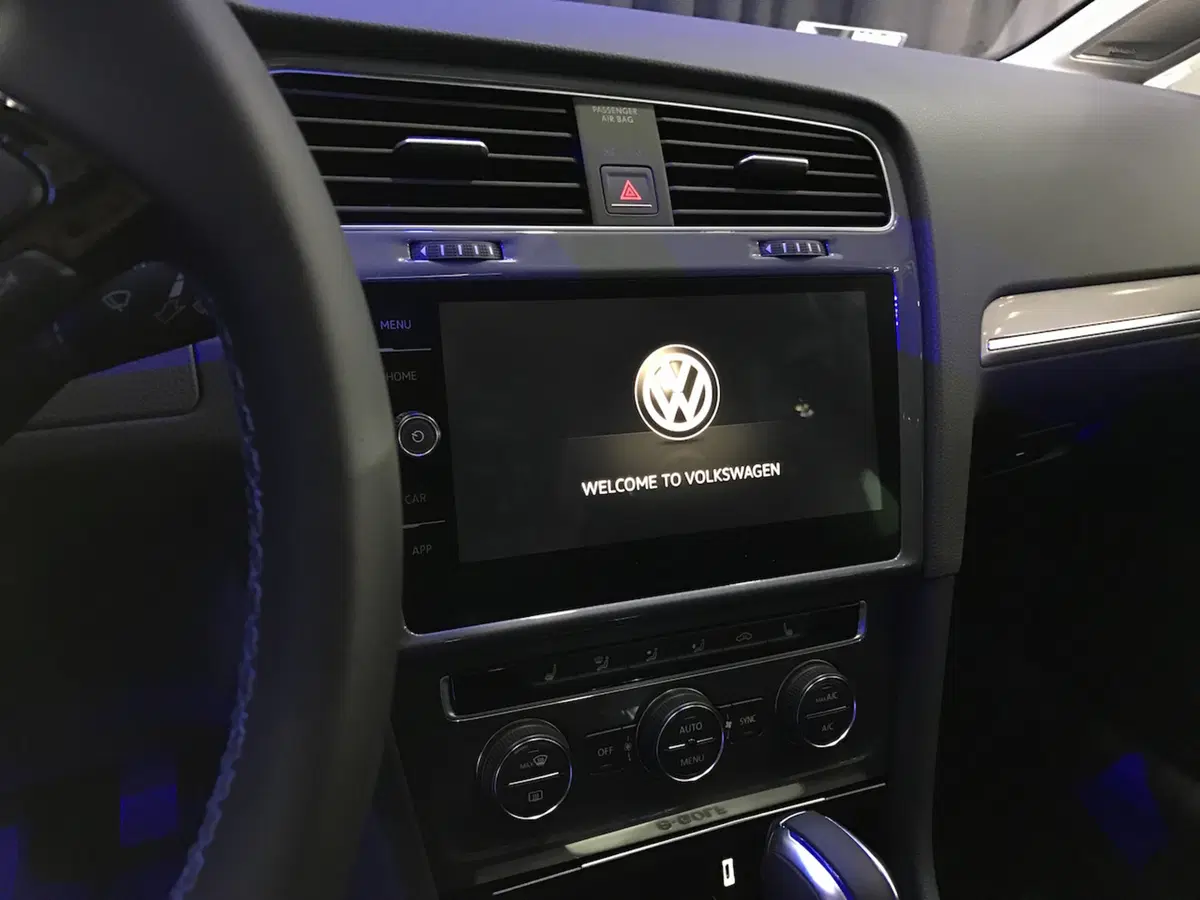 Salone di Parigi 2016, ecco la concept elettrica di Volkswagen (10)