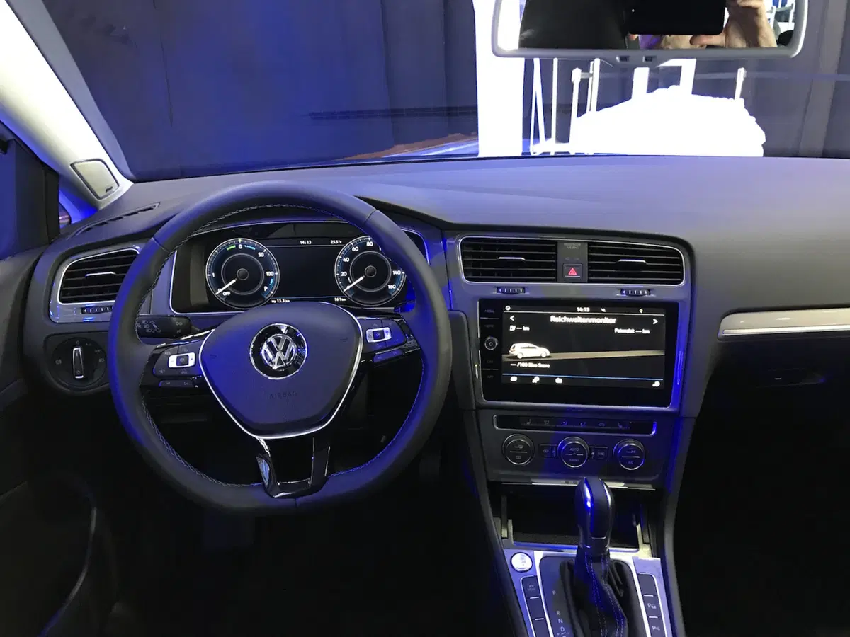 Salone di Parigi 2016, ecco la concept elettrica di Volkswagen (14)