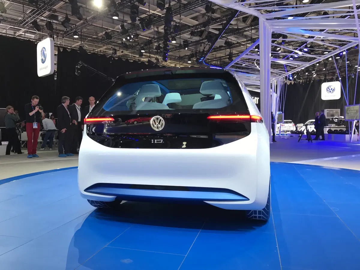 Salone di Parigi 2016, ecco la concept elettrica di Volkswagen (21)