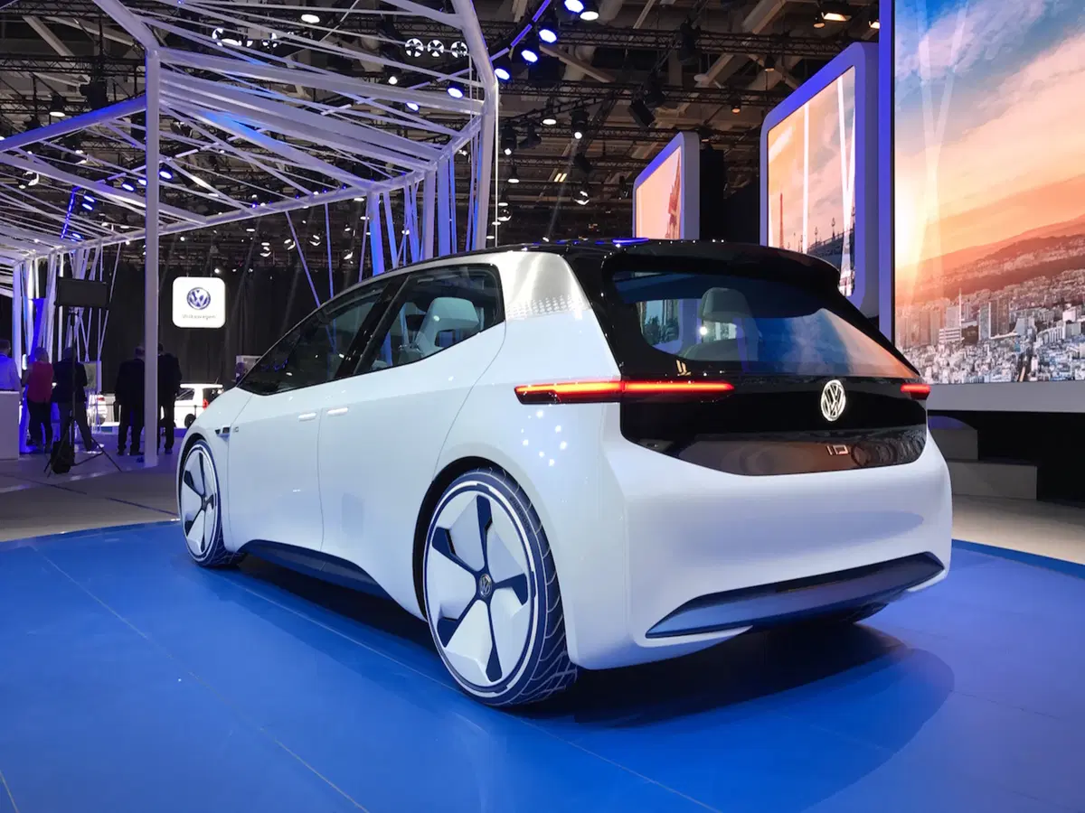 Salone di Parigi 2016, ecco la concept elettrica di Volkswagen (23)