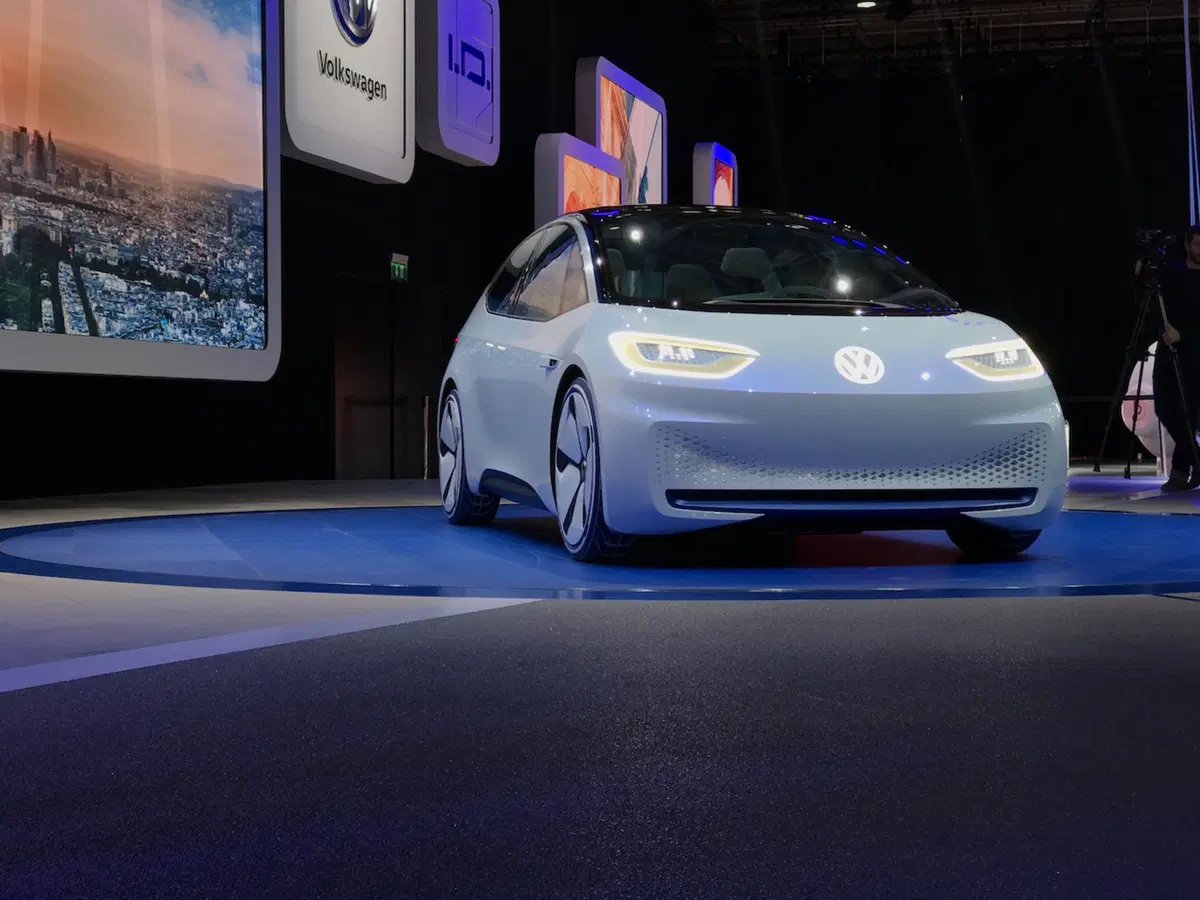 Salone di Parigi 2016, ecco la concept elettrica di Volkswagen (24)
