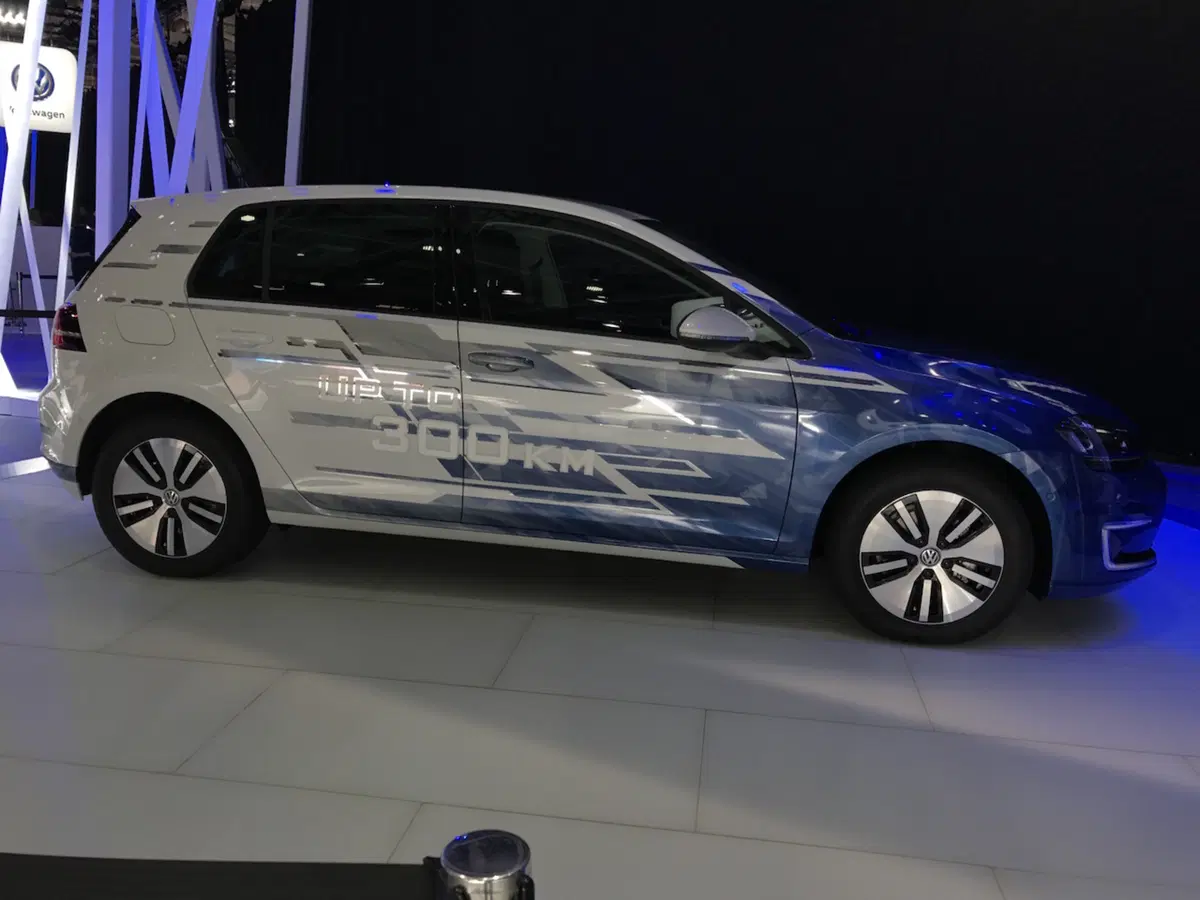 Salone di Parigi 2016, ecco la concept elettrica di Volkswagen (25)