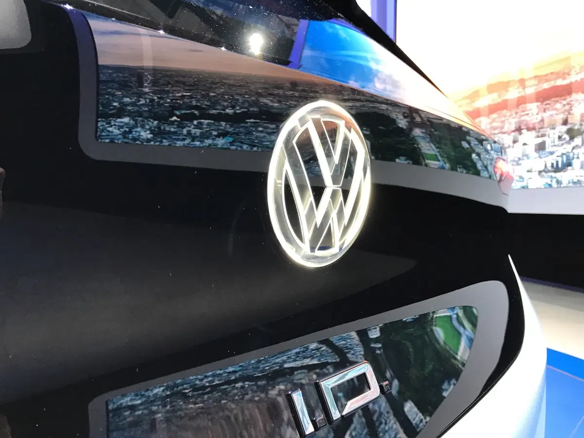 Salone di Parigi 2016, ecco la concept elettrica di Volkswagen (28)