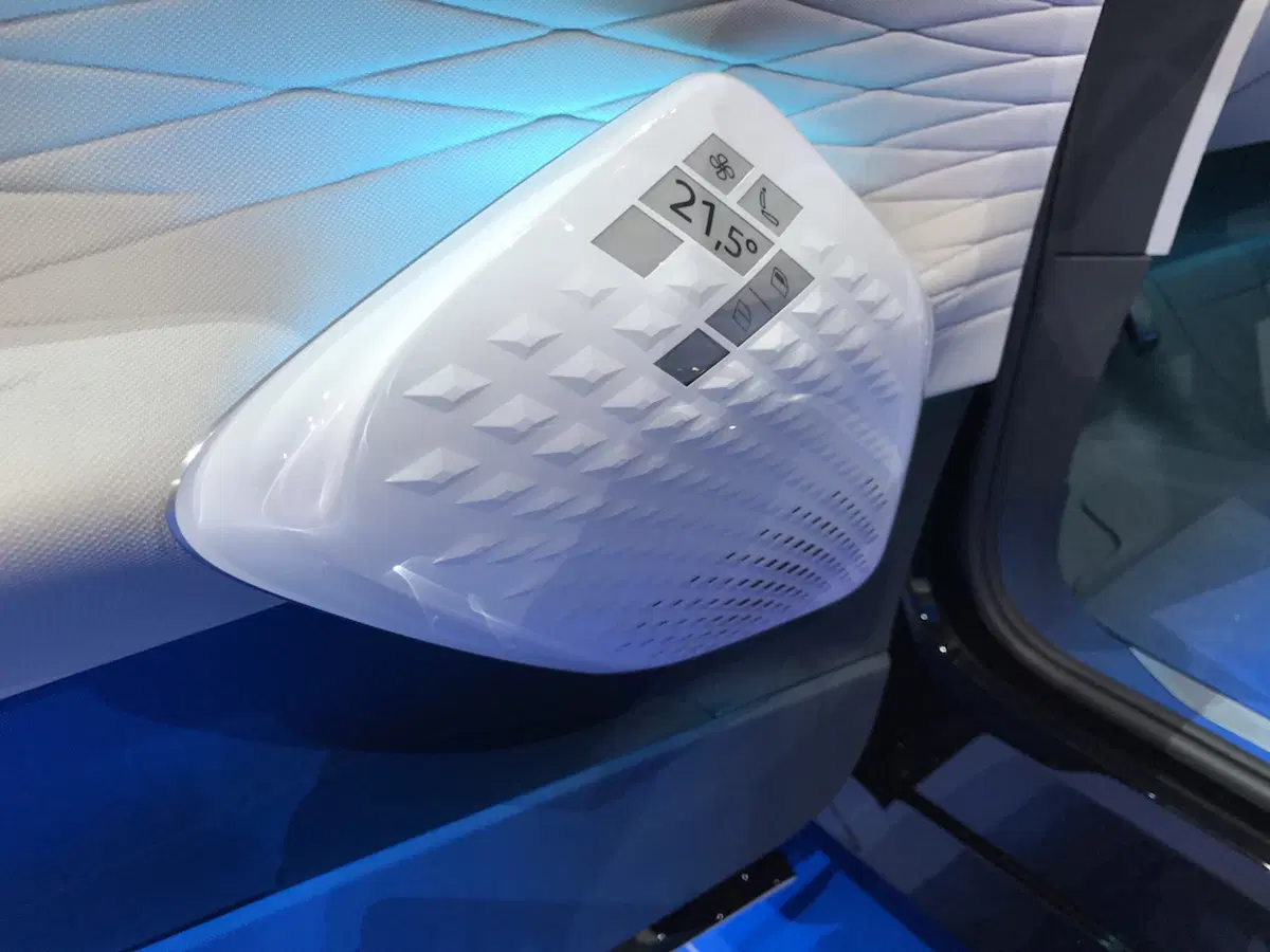 Salone di Parigi 2016, ecco la concept elettrica di Volkswagen (30)
