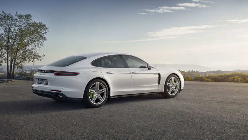 3,4 secondi per lo 0-100 con la nuova Porsche Panamera hybrid