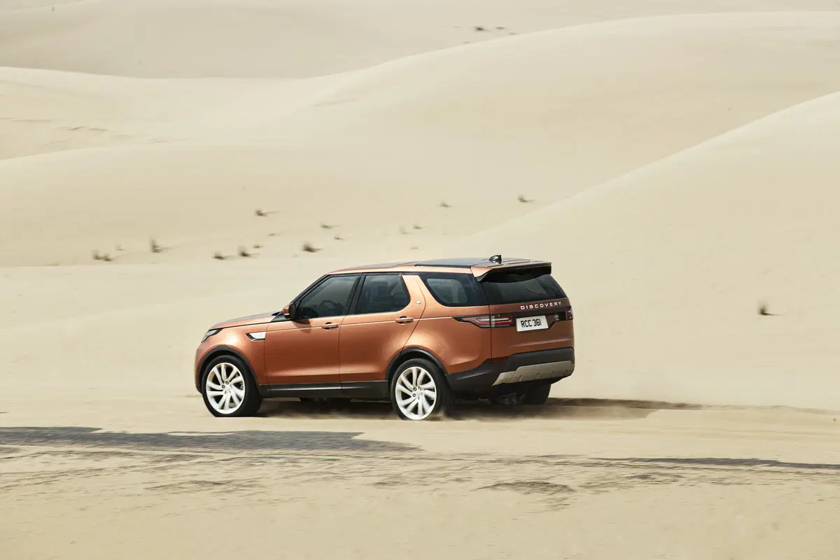 Salone di Parigi 2016: ecco la nuova Land Rover Discovery  (5)