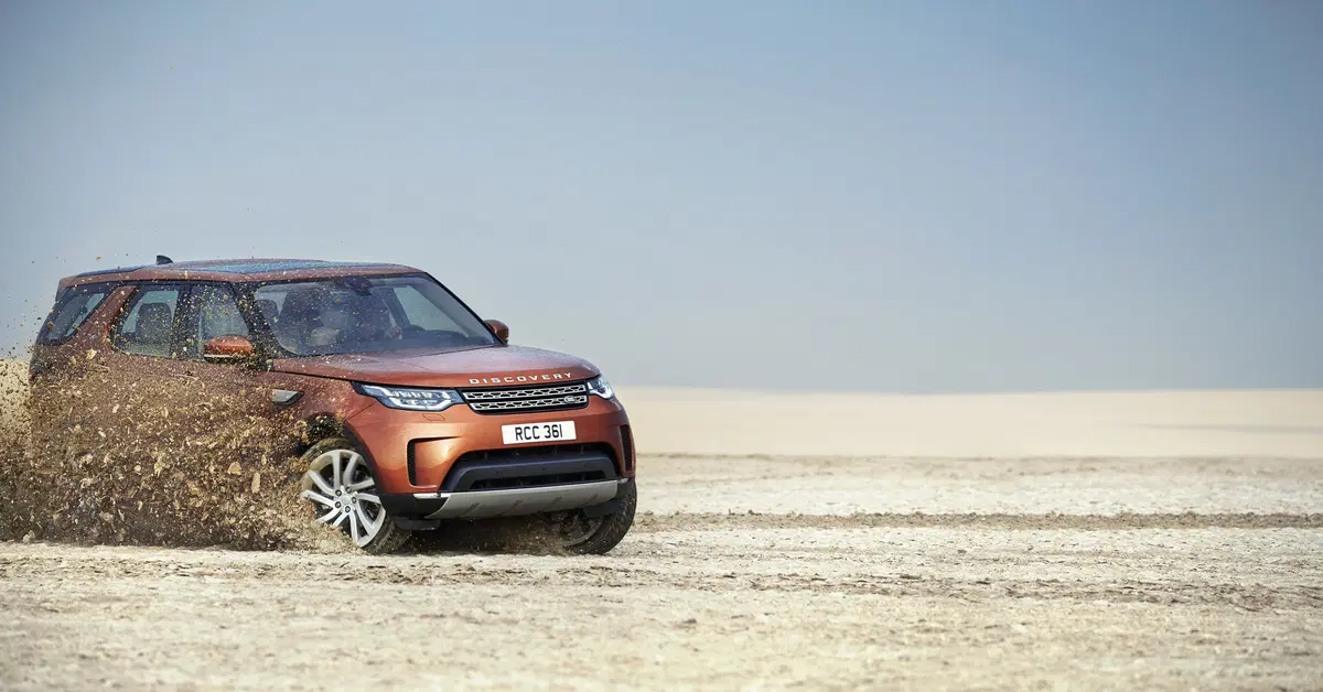 Salone di Parigi 2016: ecco la nuova Land Rover Discovery  (6)